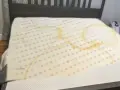 Colchón con manchas amarillas. Aprende cómo quitar las manchas amarillas del colchón para que luzca como nuevo.