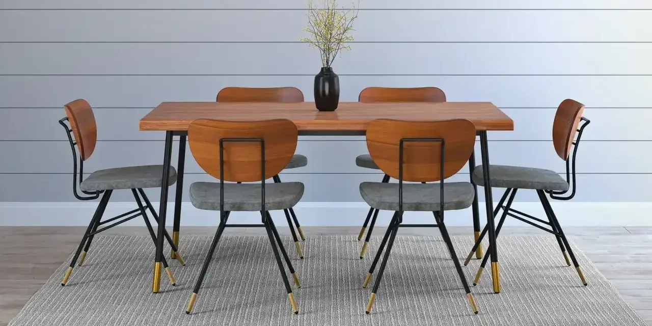 Comedor moderno con mesa de madera y seis sillas grises. La altura de una mesa es perfecta para compartir una comida.