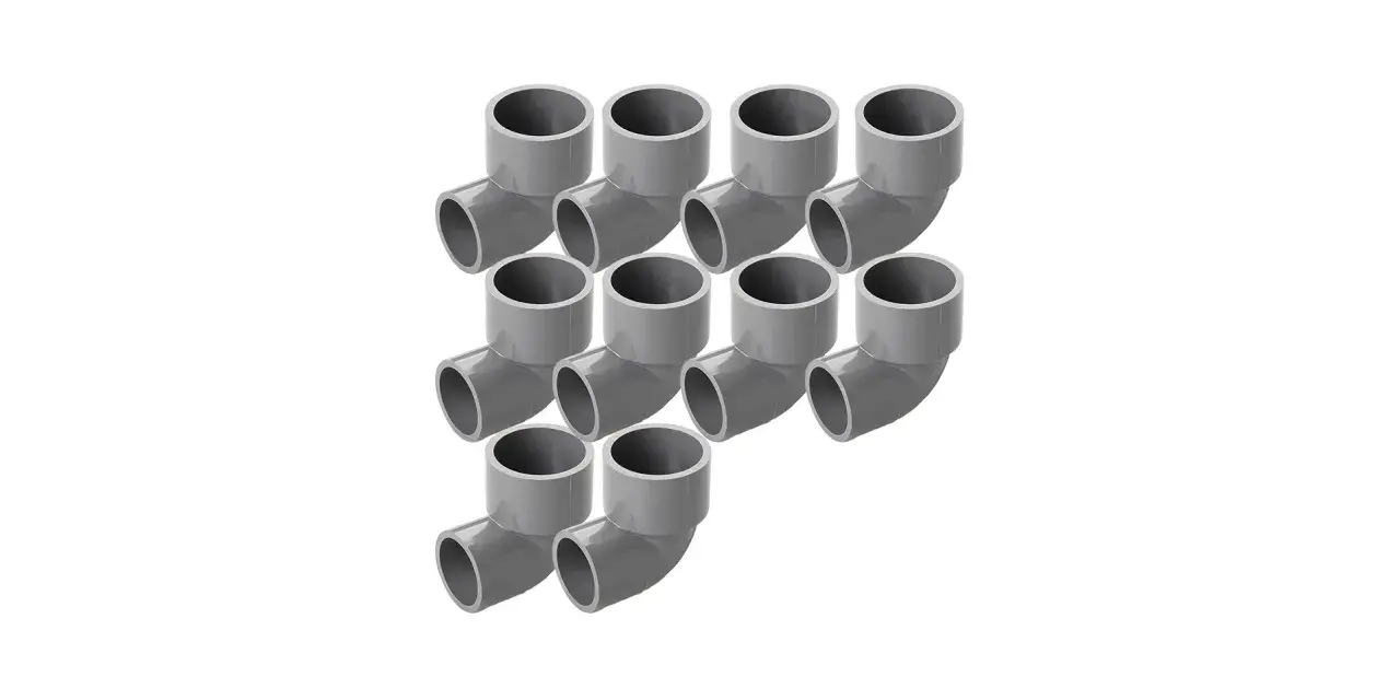 Diez codos de PVC grises, accesorios para tuberías de presión, dispuestos en un patrón escalonado.