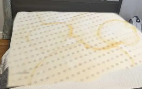 Colchón con manchas amarillas. Aprende cómo quitar las manchas amarillas del colchón para que luzca como nuevo.