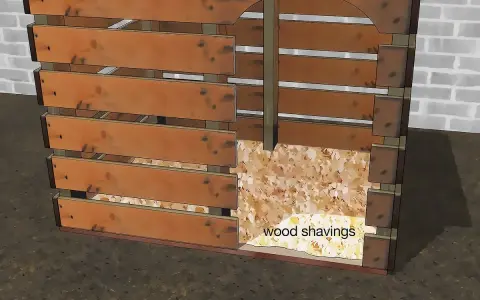 Planos para hacer caseta perro palets. Estructura de madera con entrada arqueada y base cubierta de virutas.