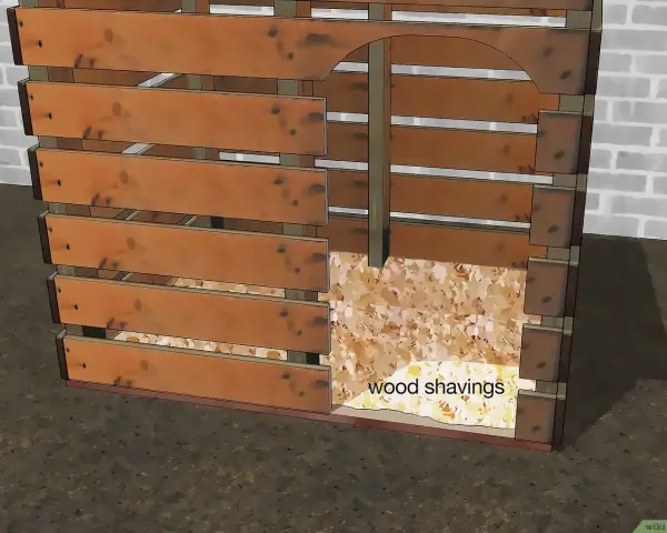 Planos para hacer caseta perro palets. Estructura de madera con entrada arqueada y base cubierta de virutas.