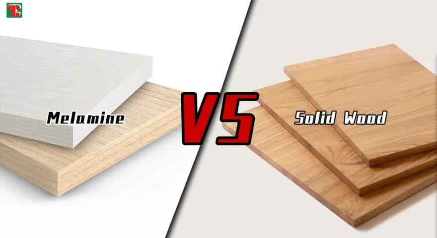 Tableros de melamina y madera maciza apilados, con el texto "Melamine" y "Solid Wood".