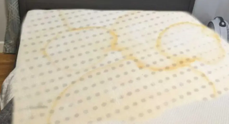 Colchón con manchas amarillas. Aprende cómo quitar las manchas amarillas del colchón para que luzca como nuevo.