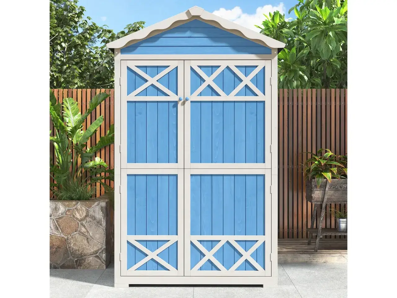 Caseta azul y blanca, ideal para hacer caseta con palets. Jardín con vallas de madera y plantas.